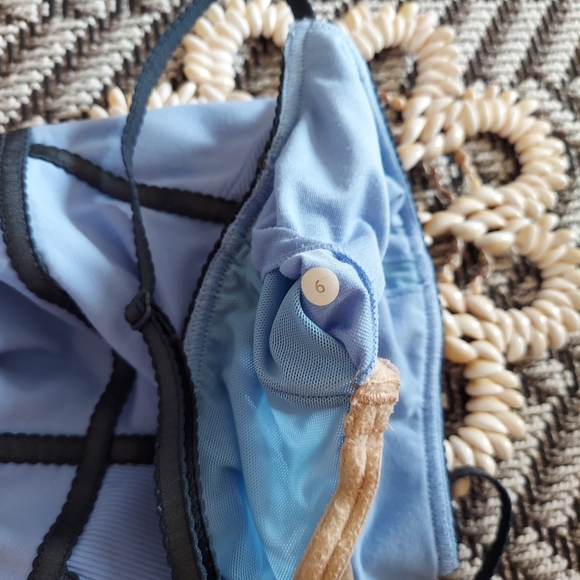 RARE Vintage** Lululemon Activewear Top w/shelf bra Size 6 Adjustable straps - Picture 3 of 7